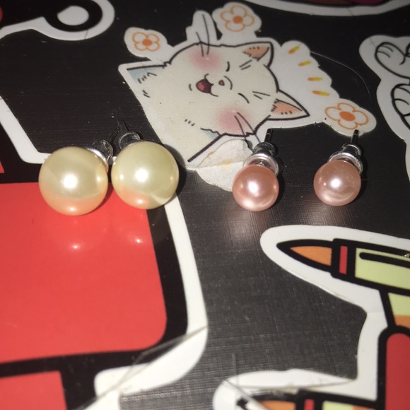 Earrings - Picture 2 of 3